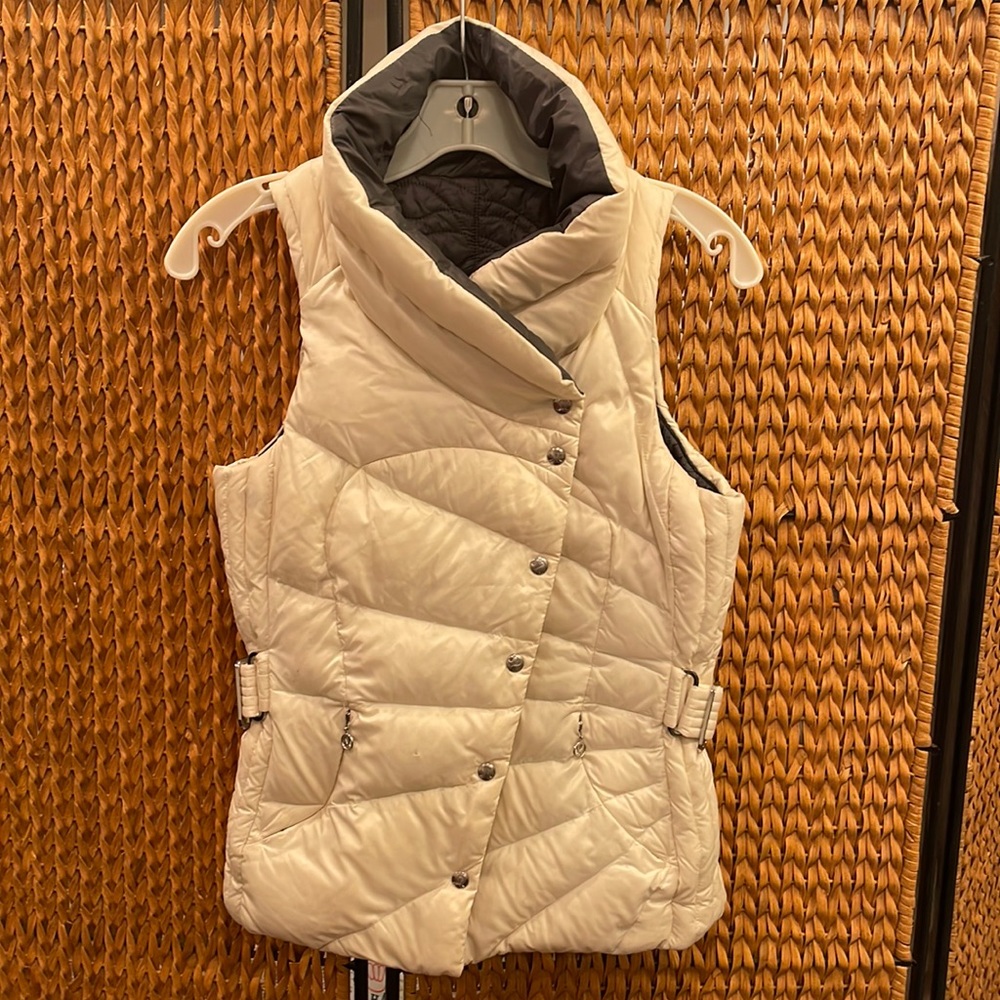 LULULEMON Athletica Get Down  Down filled  reversible vest in GHOST